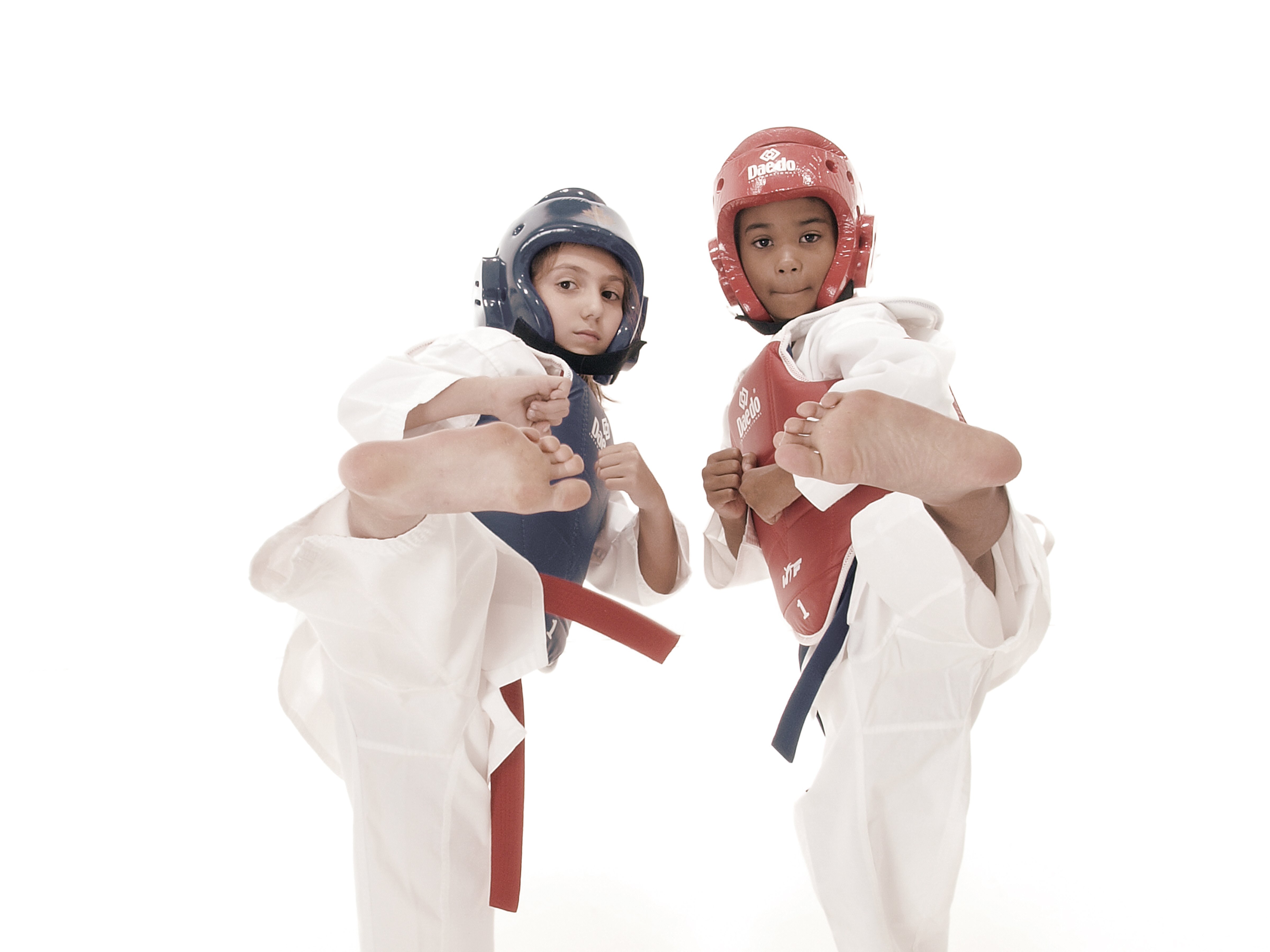 Тхэквондо возраст. Taekwondo WT дети. Спарринг тхэквондо ВТФ дети. Каратэ дети. Малыш тхэквондист.