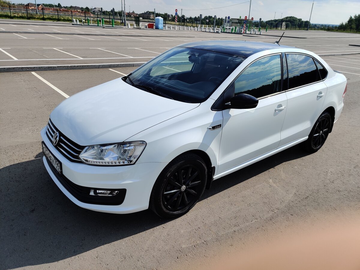 Volkswagen Polo White