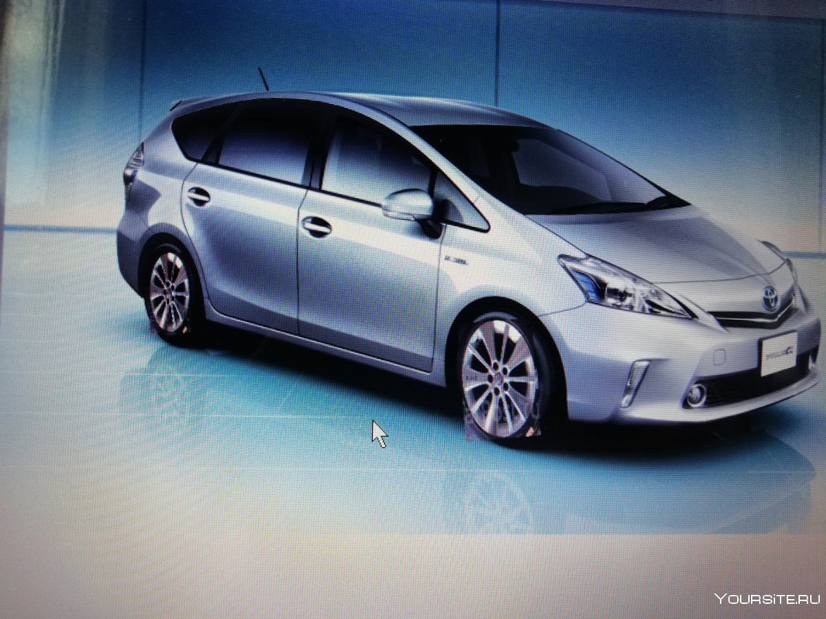 Toyota Prius Alpha 2011