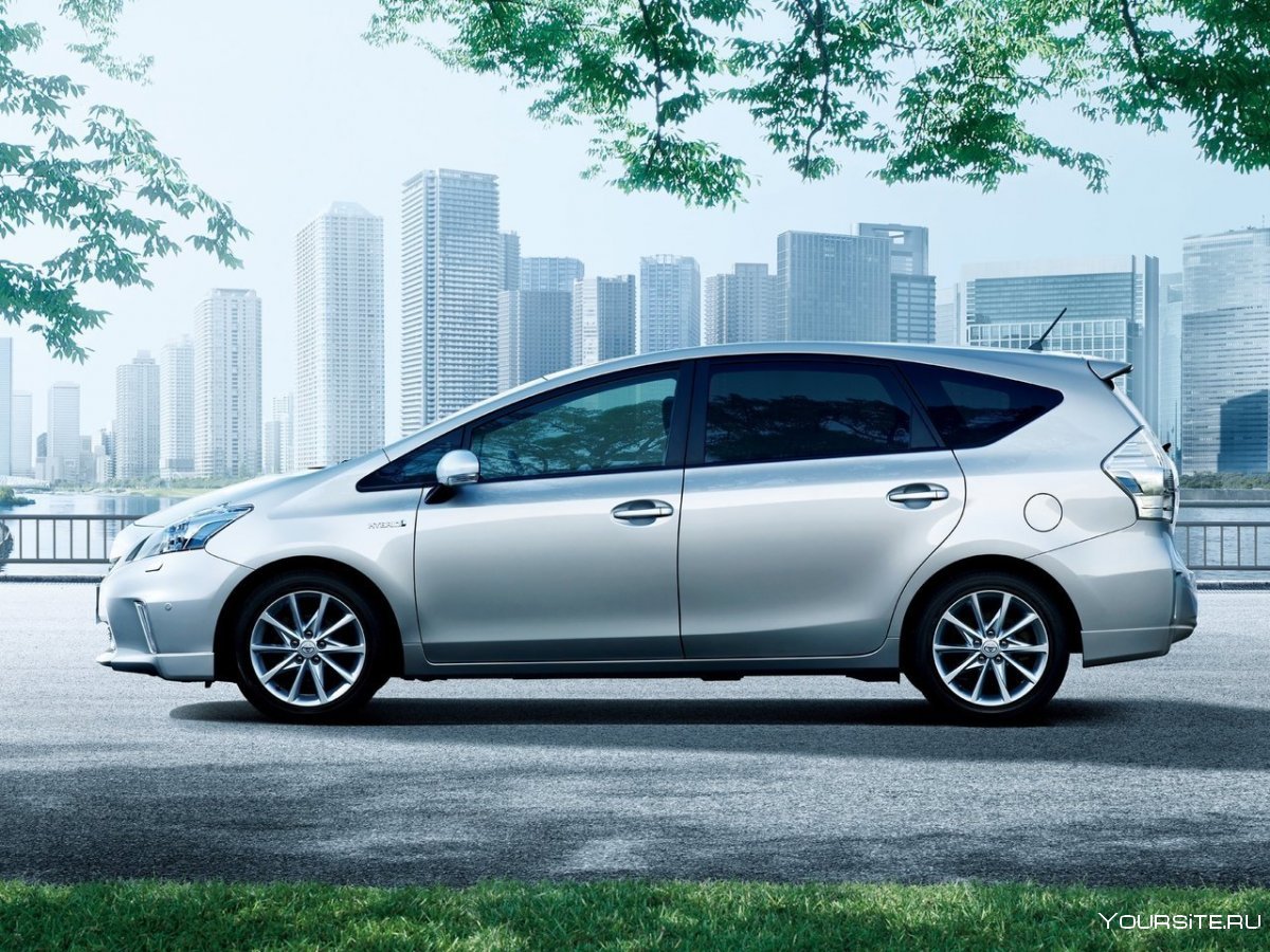 Toyota Prius Alpha 2012