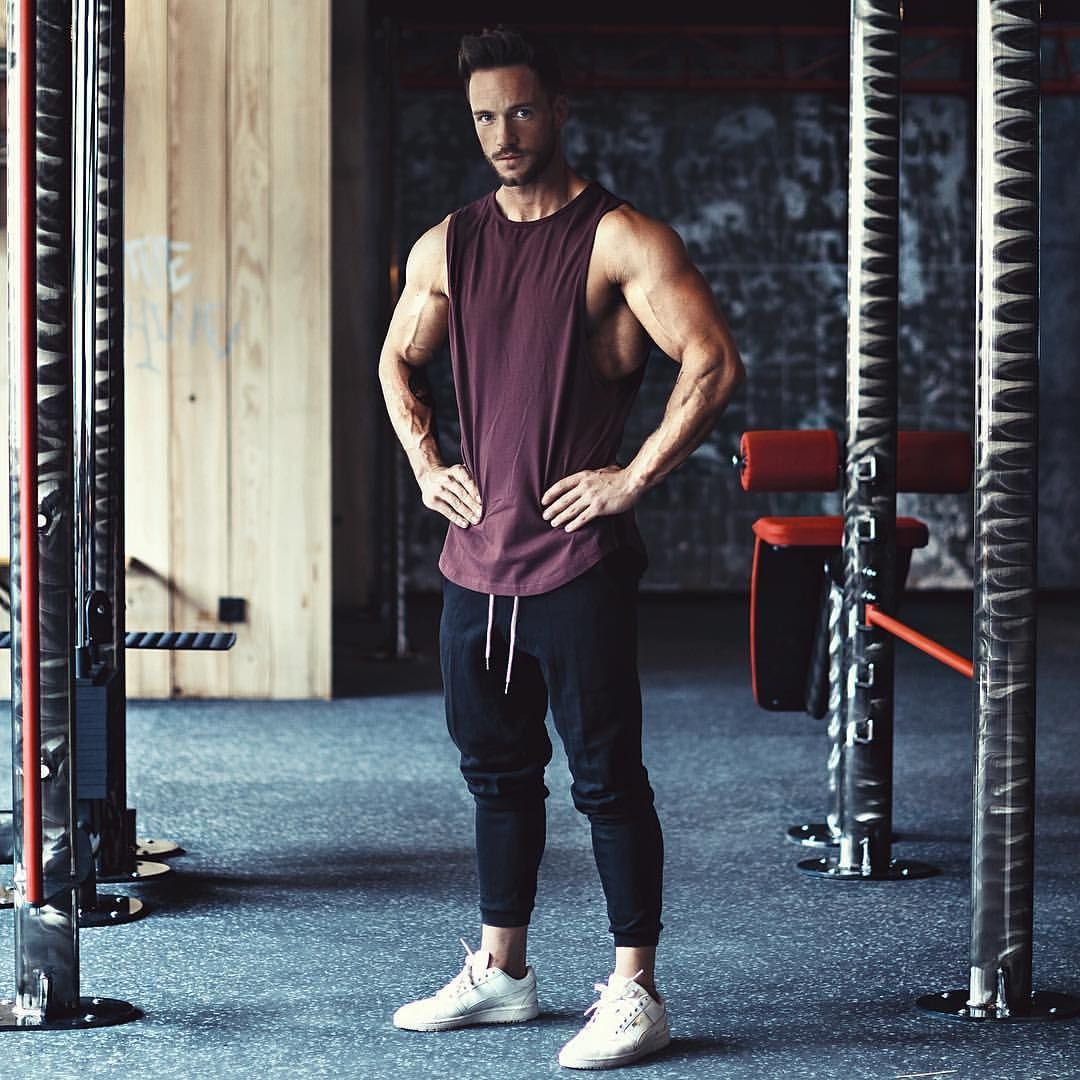 Мужской лук для спортзала