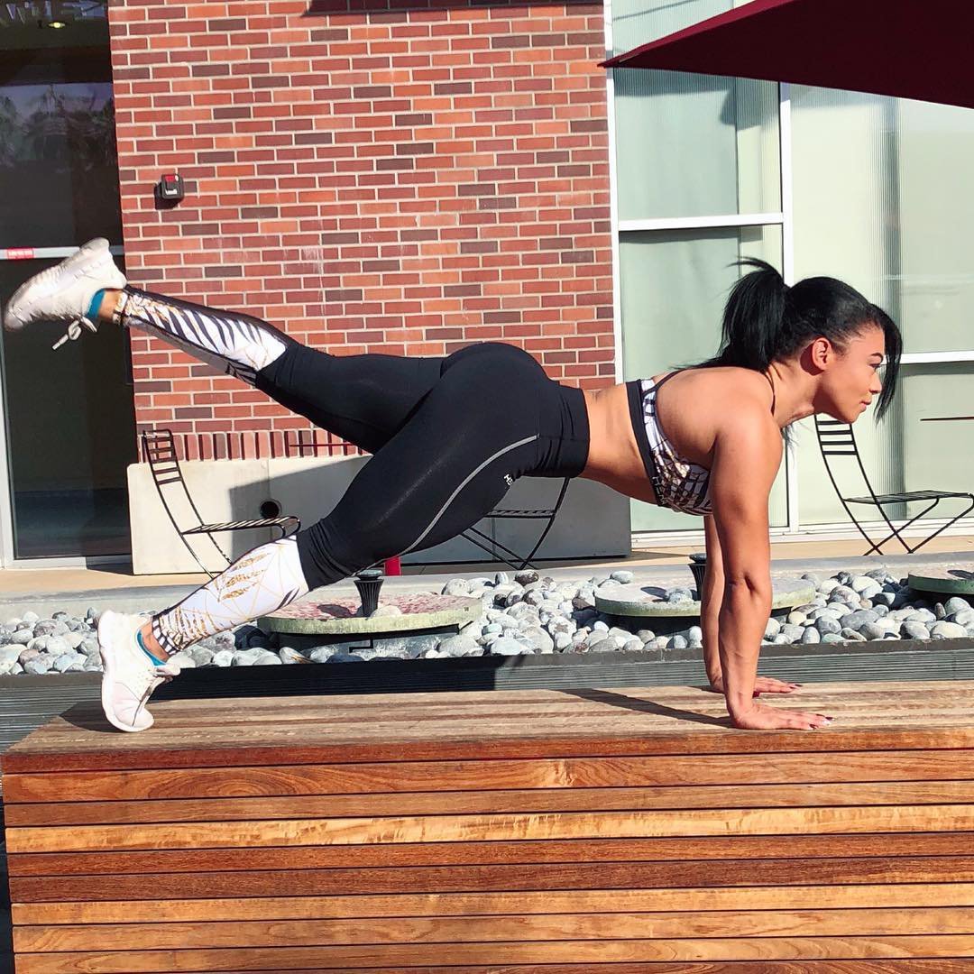 Мужской лук для спортзала