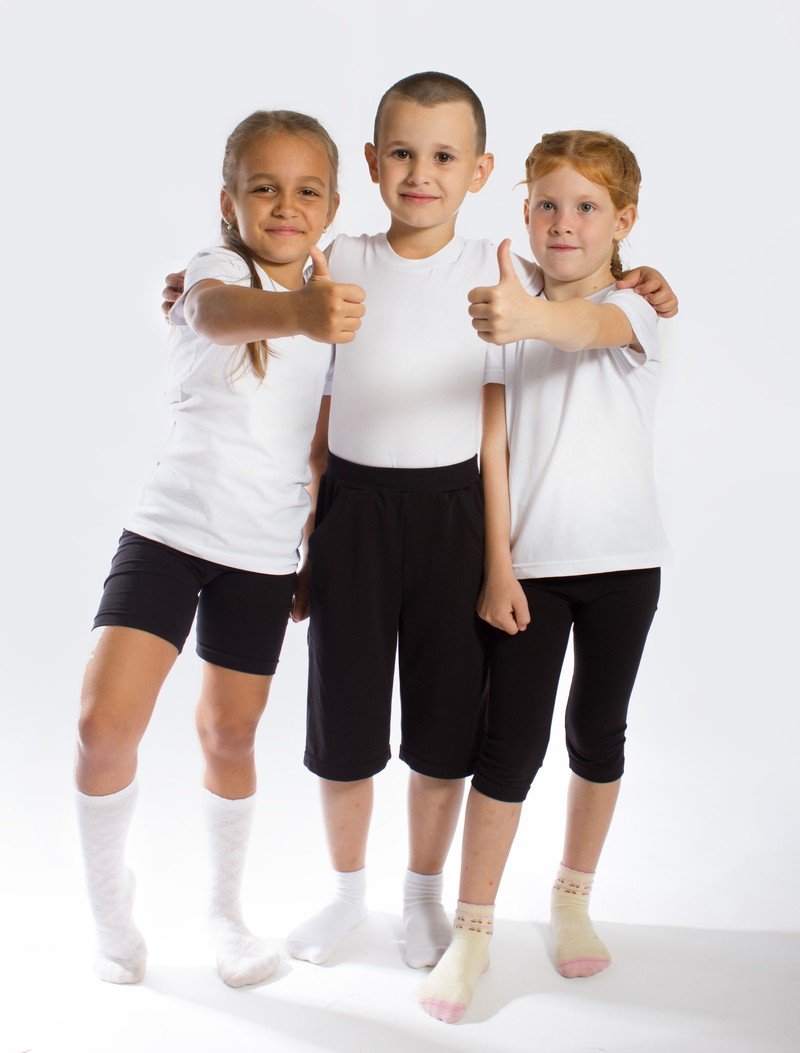 Дети в спортивной одежде