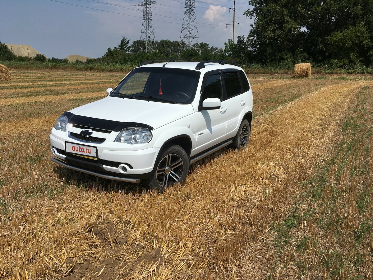 Chevrolet Niva белая