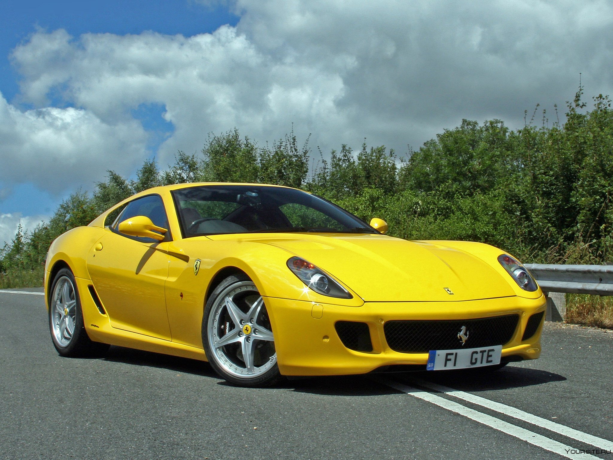 Самый дорогой желтый. Феррари 599 GTB желтый. Феррари 599 GTB Fiorano. Ferrari 599 GTB. Феррари 599 желтая.