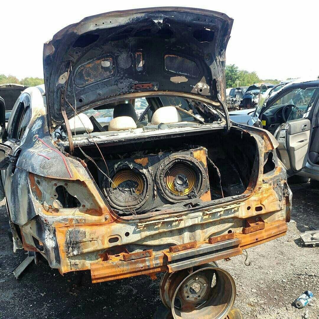 Сгорела машина автозвук