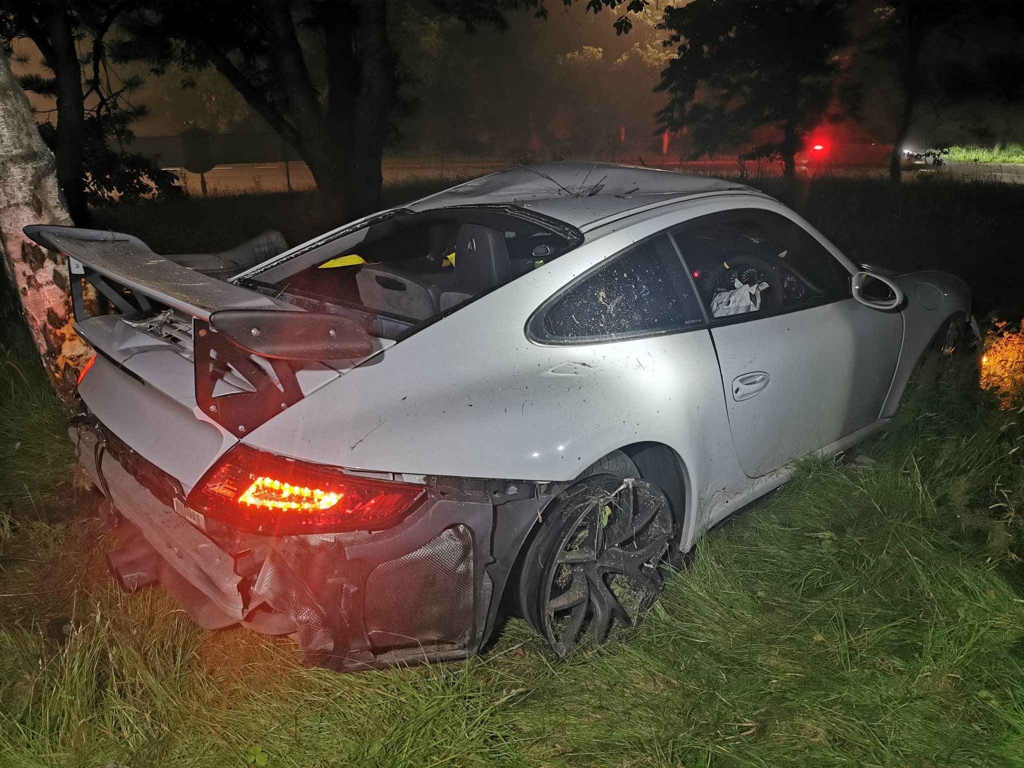 Разбитый разбитый Porsche 911
