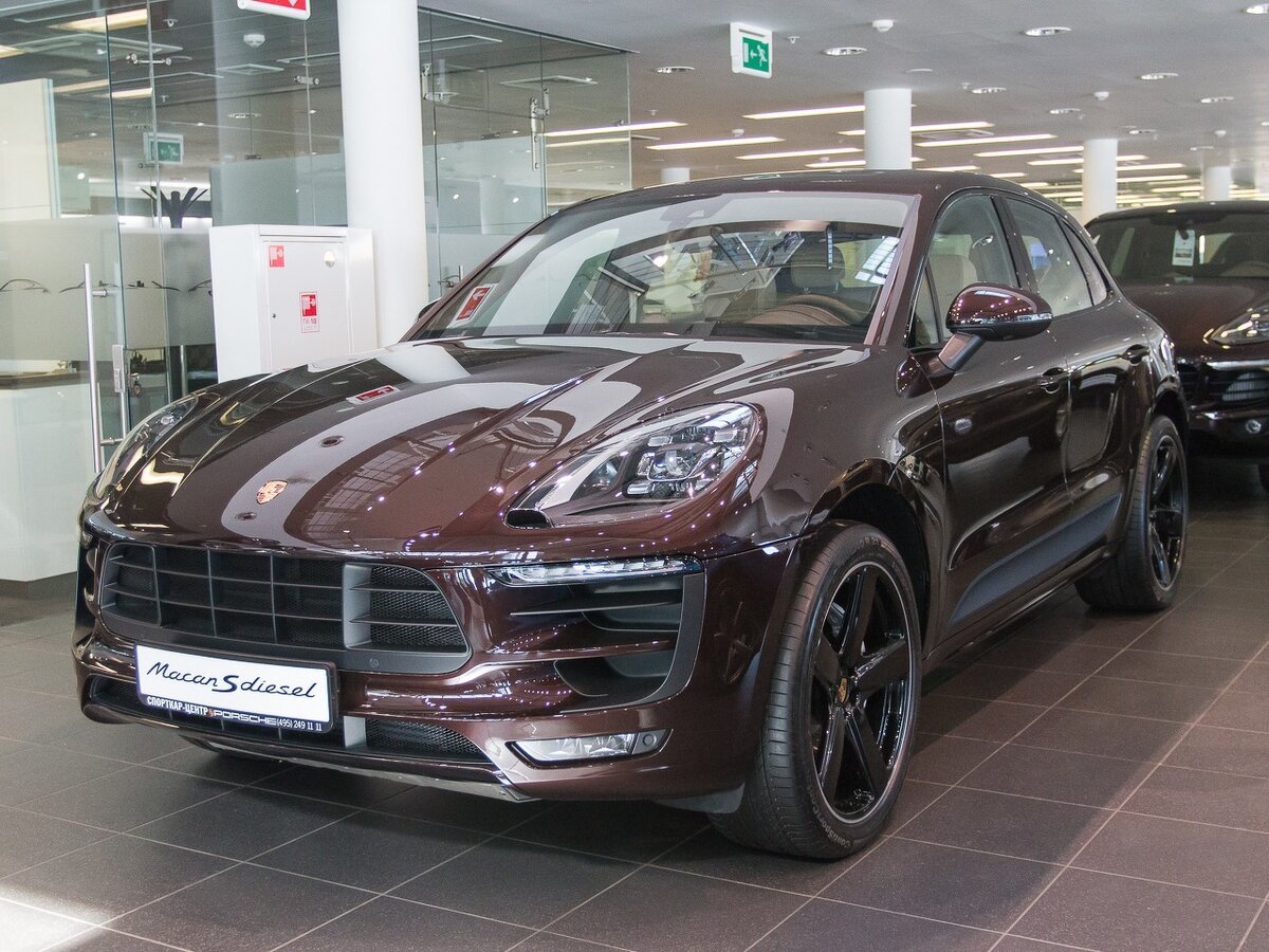 Porsche Macan Brown