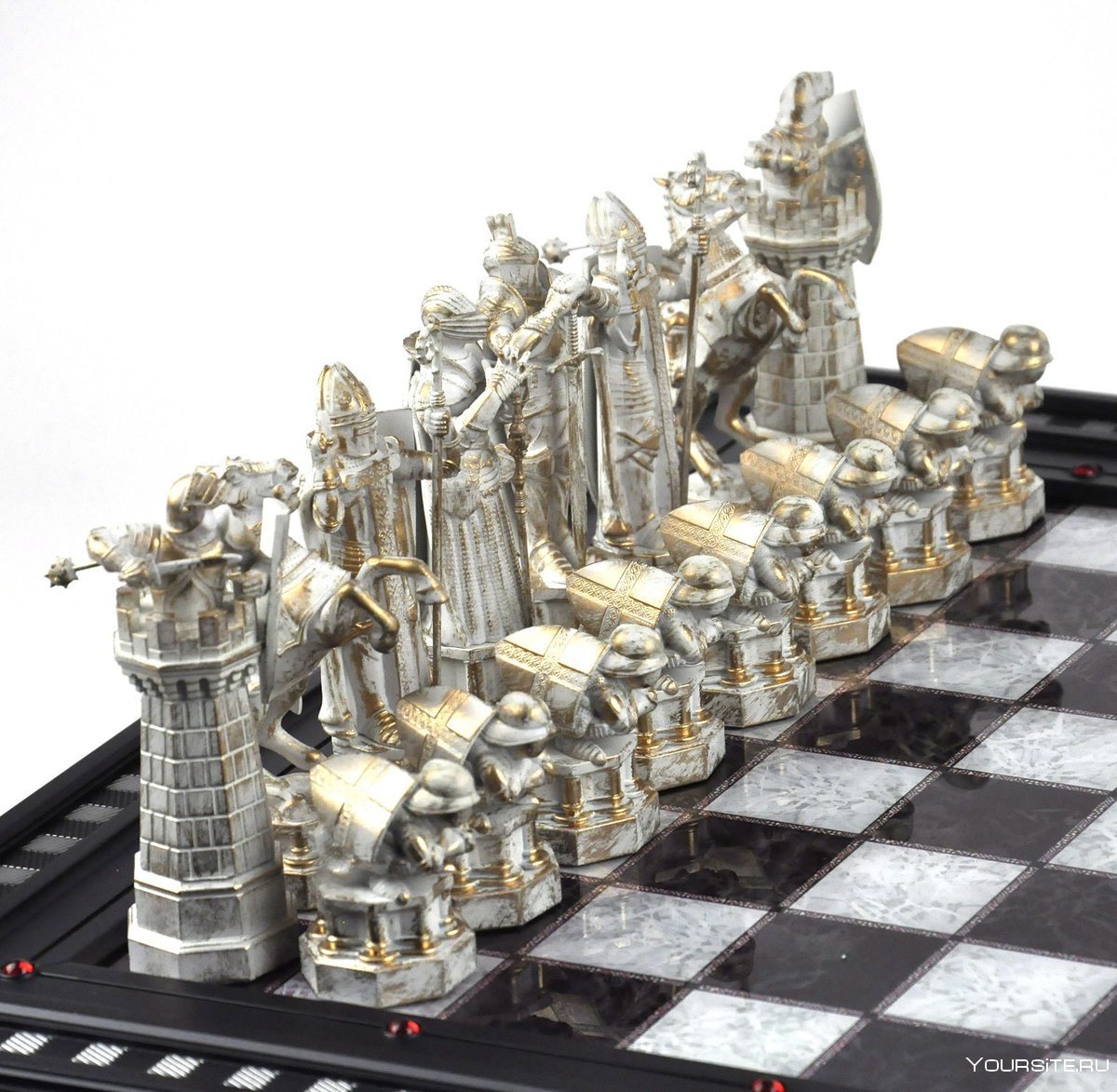 Изображение: Утонченная и прекрасная фигура шахматной доски, символизирующая Гермиону и ее интеллектуальные способности.