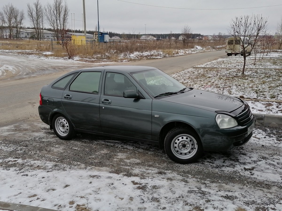 Приора хэтчбек зеленая