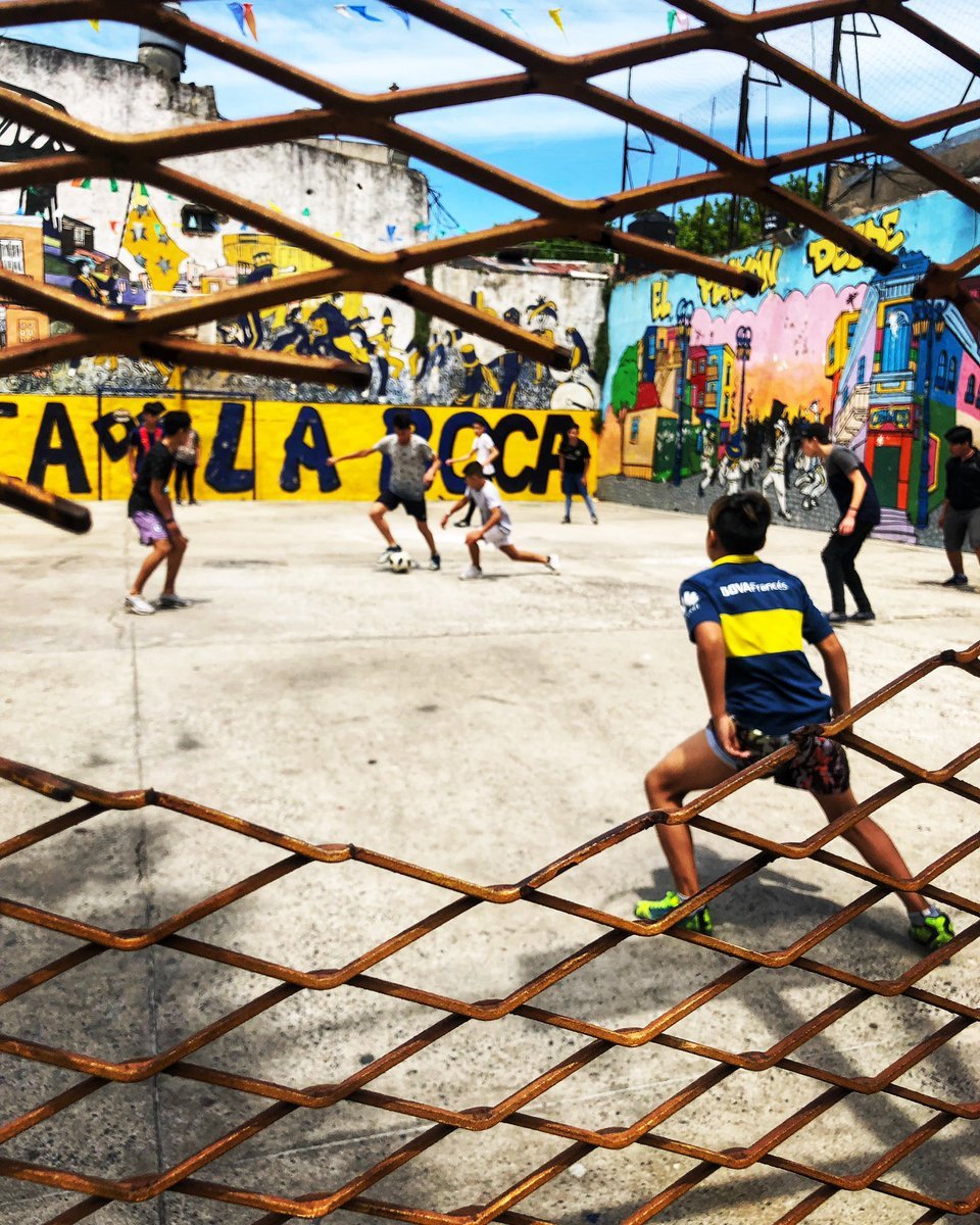 Уличный футбол в Бразилии