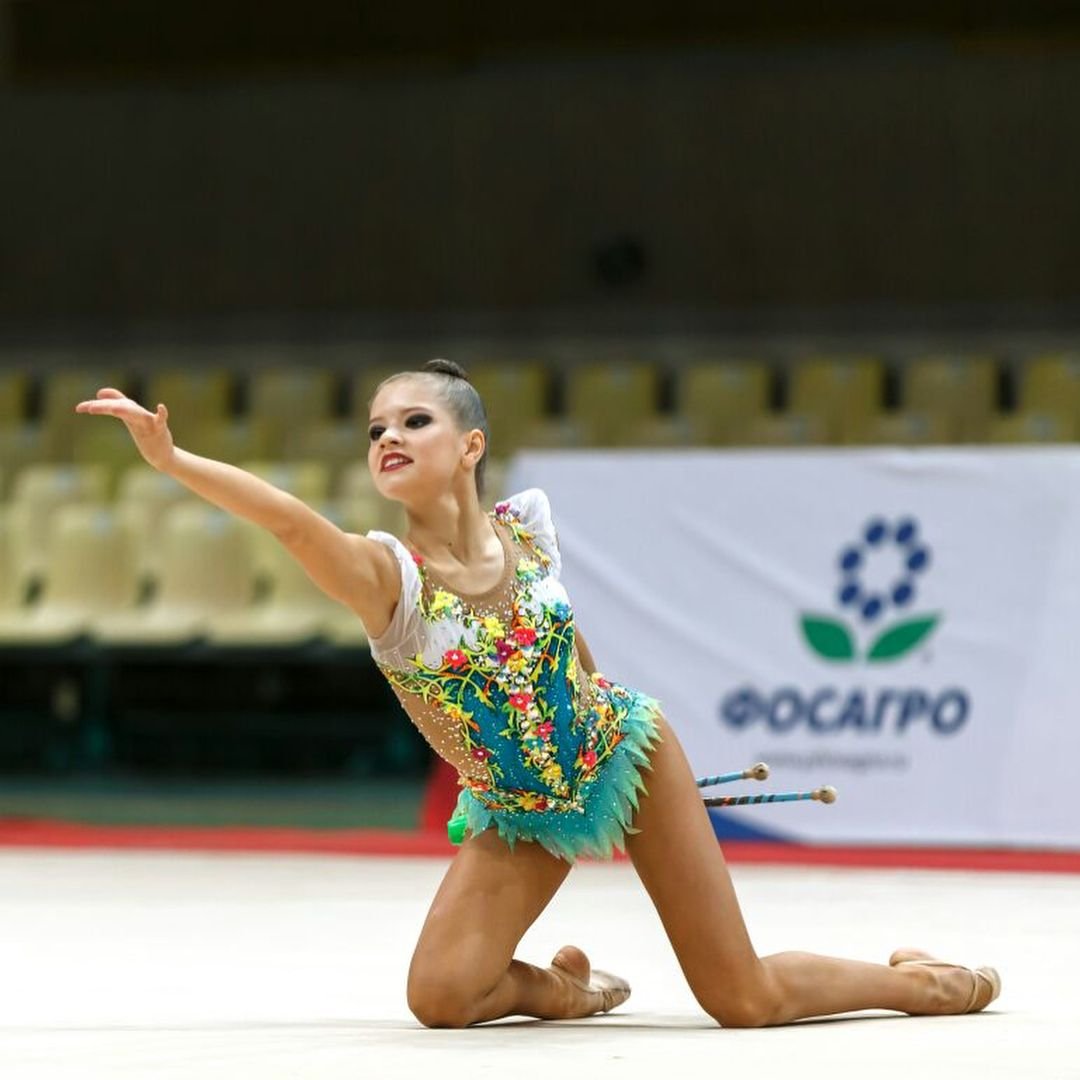 Саша Солдатова художественная гимнастика шпагат