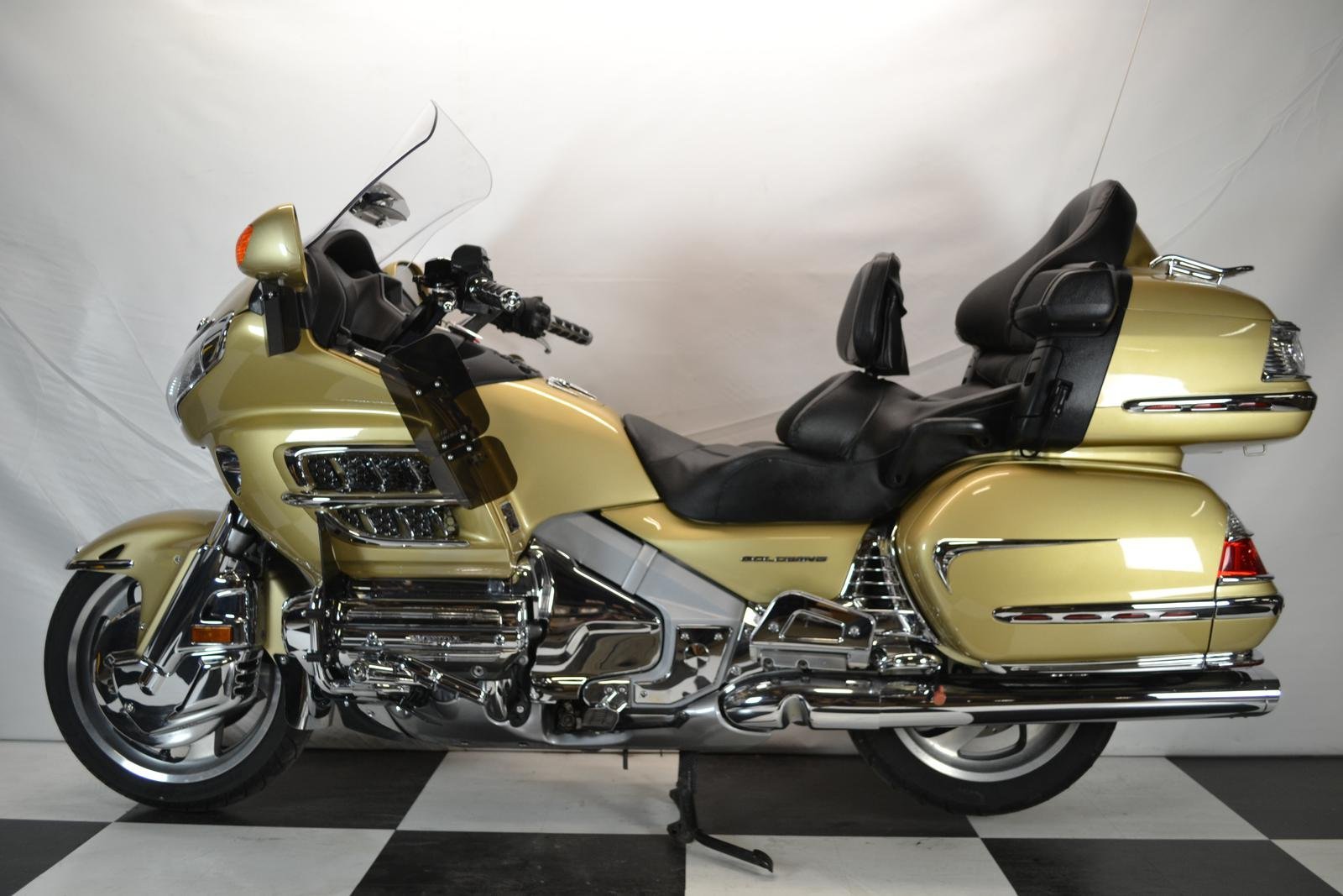 Мотоцикл honda gold wing