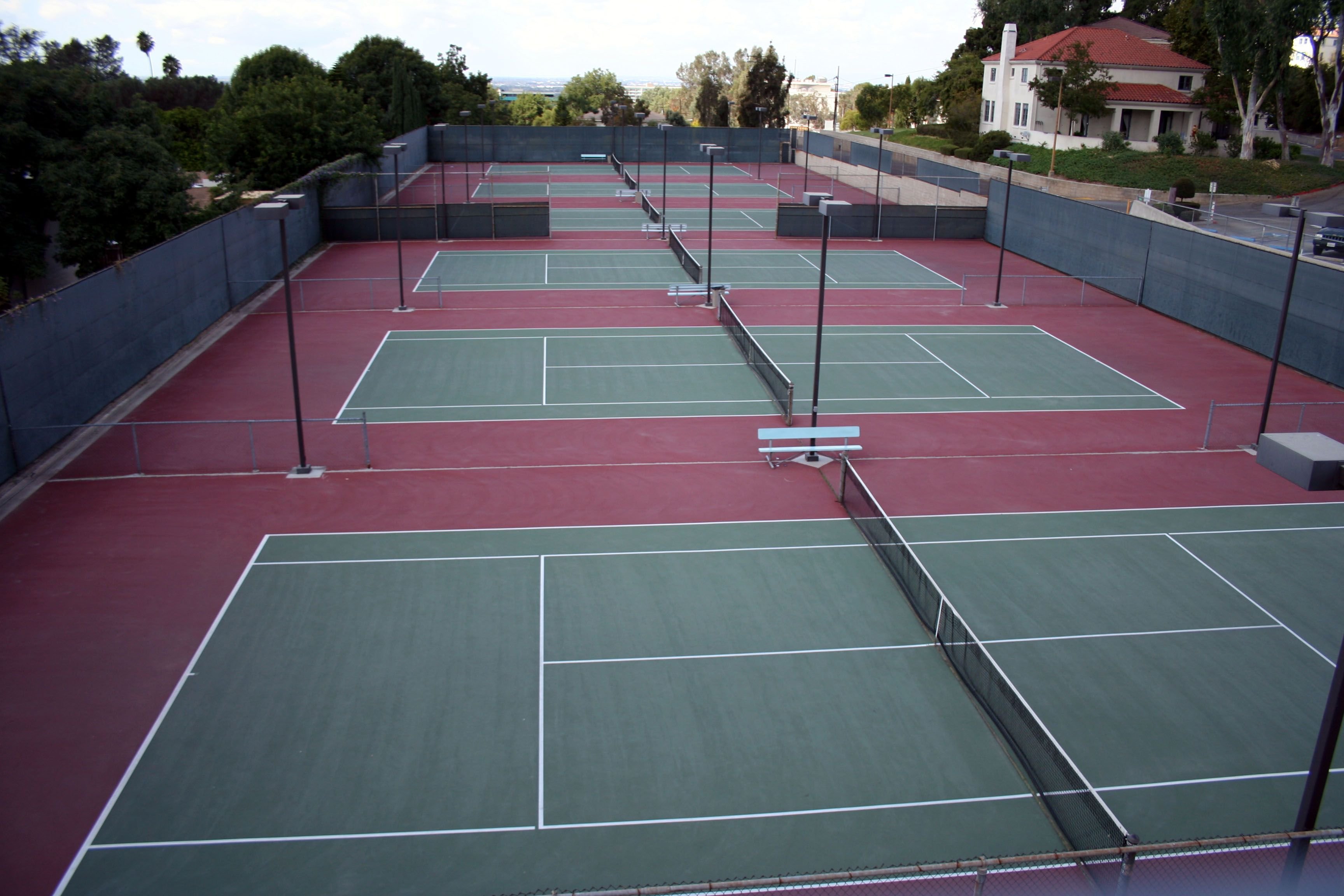 Какое поле теннисный