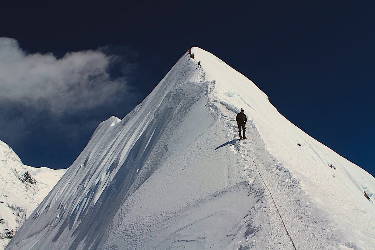 Вершины: гора Джомолунгма (Эверест),