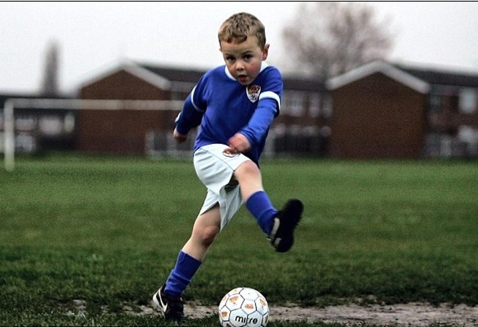Футбольная фотосессия для мальчика