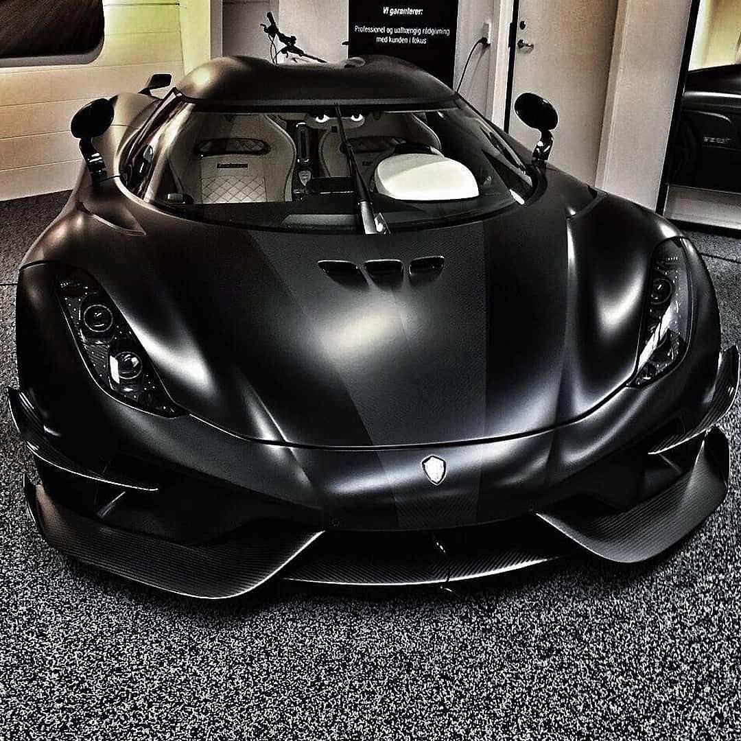 Машина Koenigsegg Регера