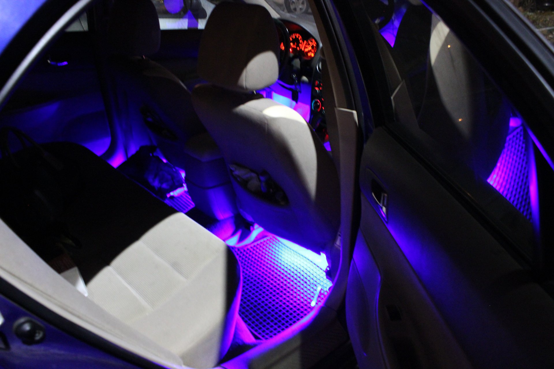 Подсветка мазда сх5. Подсветка салона Мазда 6. Подсветка ног Mazda CX-5. Подсветка салона Мазда 6 GH. Подсветка ног Мазда 6 GH.