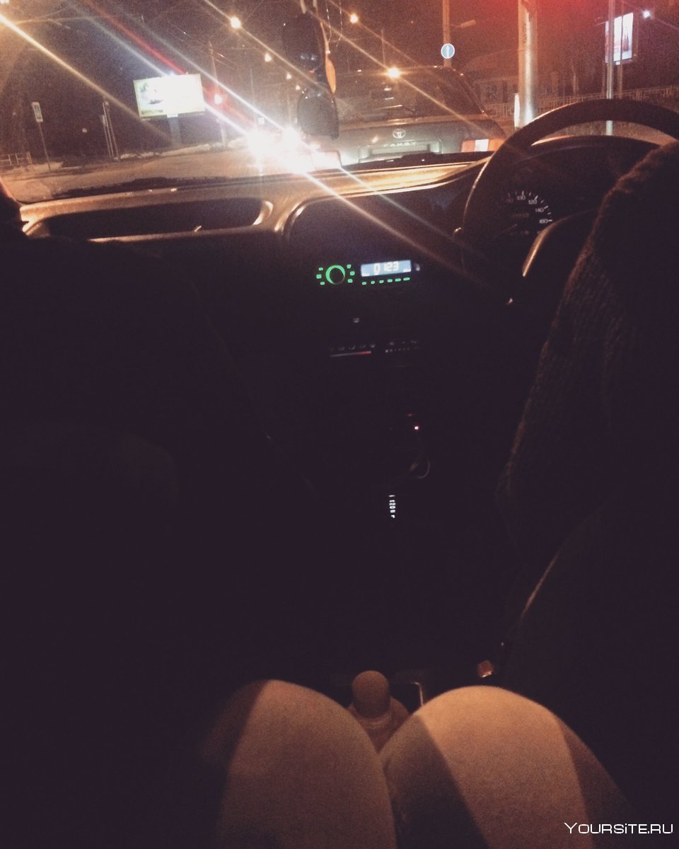 Селфи в машине ночью