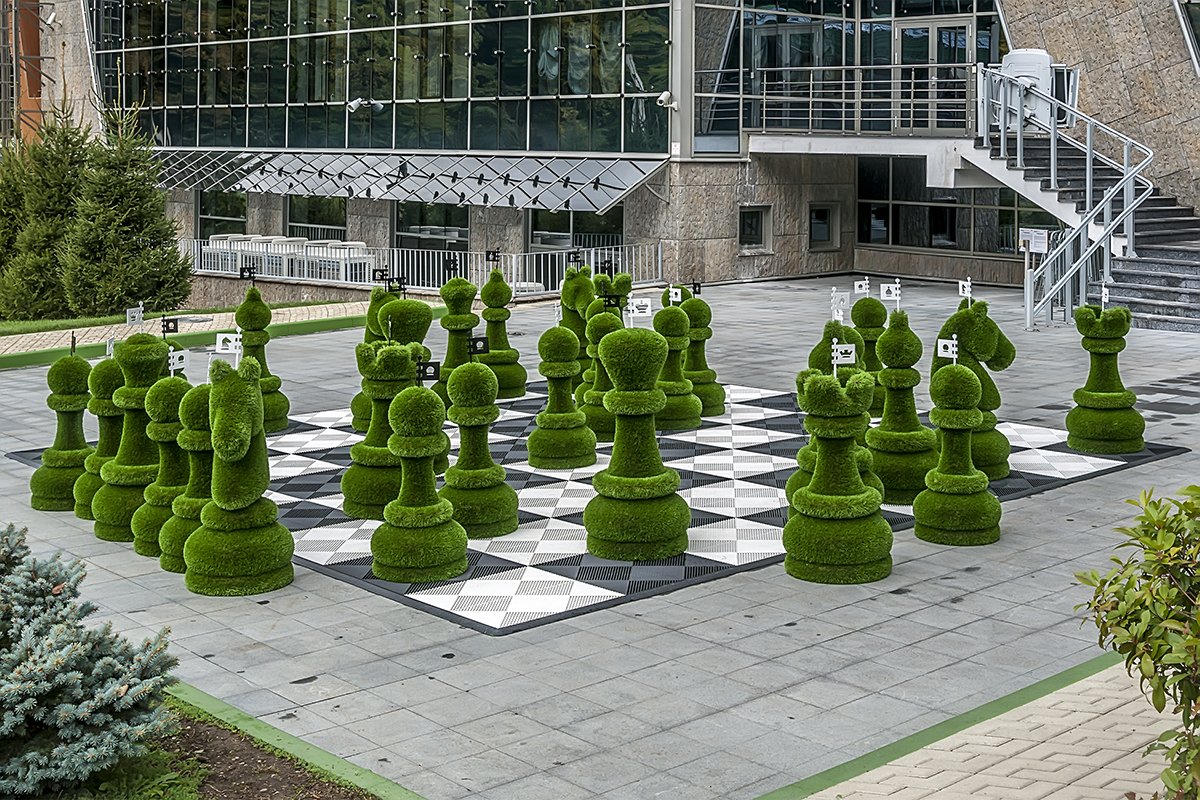 Большие шахматы на улице