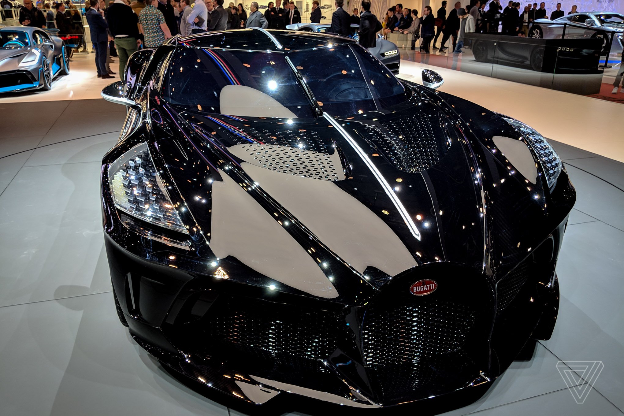 Самый дорогой л а. Бугатти Bugatti la voiture noire. Bugatti la voiture noire салон. Бугатти la voiture noire 2021 салон. Bugatti voiture noire салон.