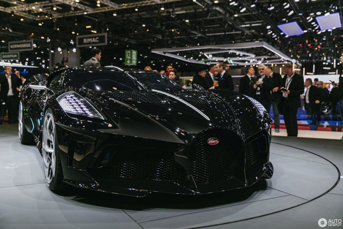 Бугатти самый дорогой автомобиль в мире. Бугатти 1 в мире. Бугатти Bugatti la voiture noire. Самая дорогая Бугатти Бугатти в мире. Самый дорогой лист