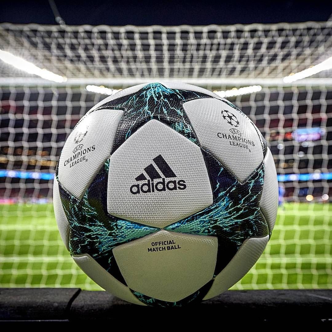 Мяч финала Лиги чемпионов 2022