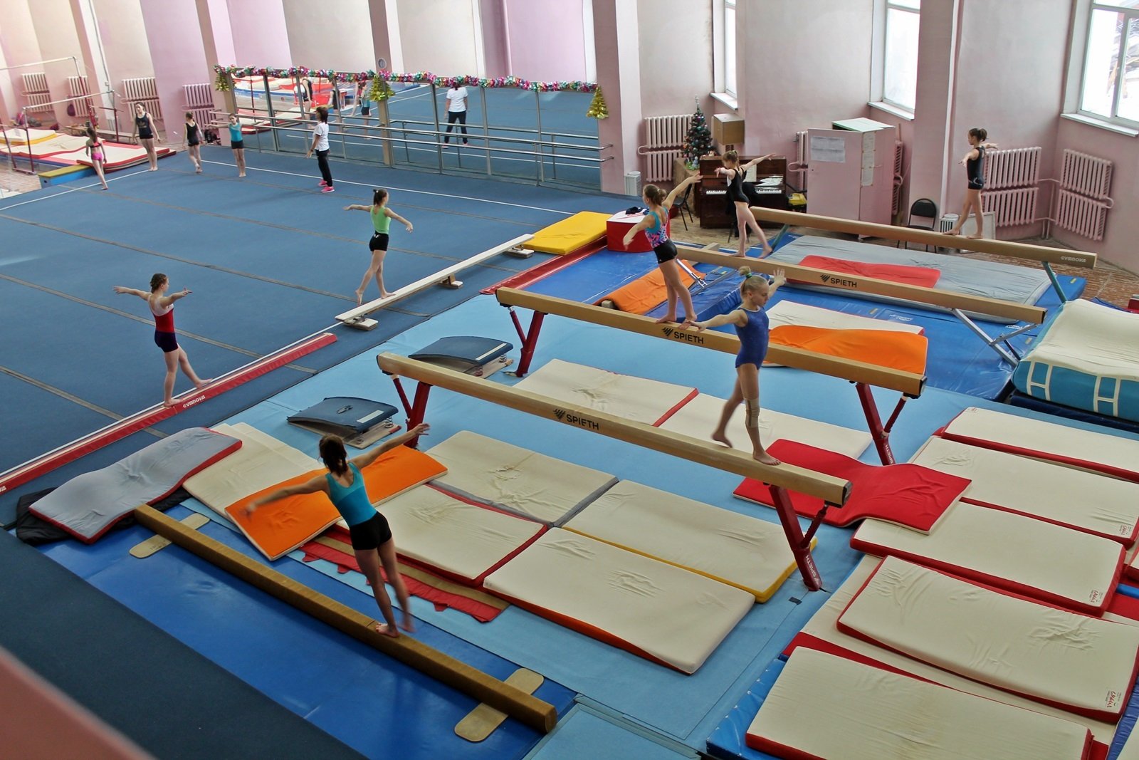 Спортивно гимнастический зал