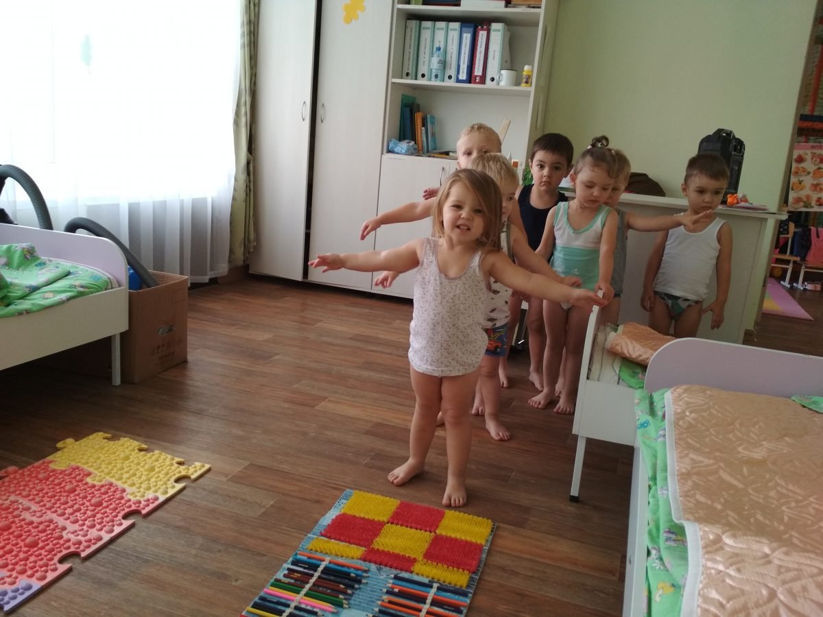 Тихий час в детском лагере