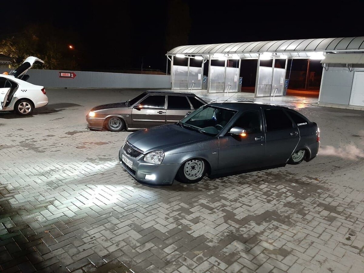 Приора 2 с открытым капотом