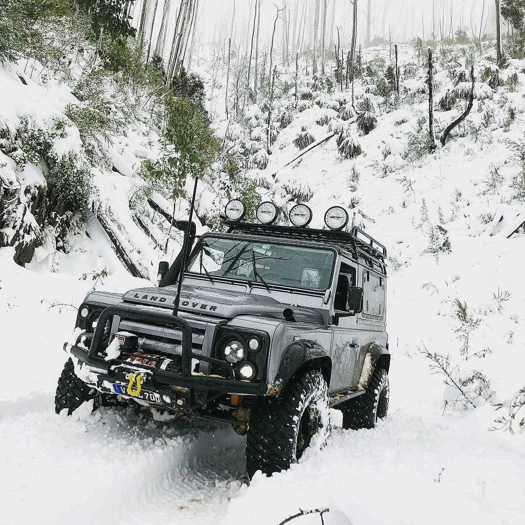 Тюнингованный для снега Land Rover Defender 110