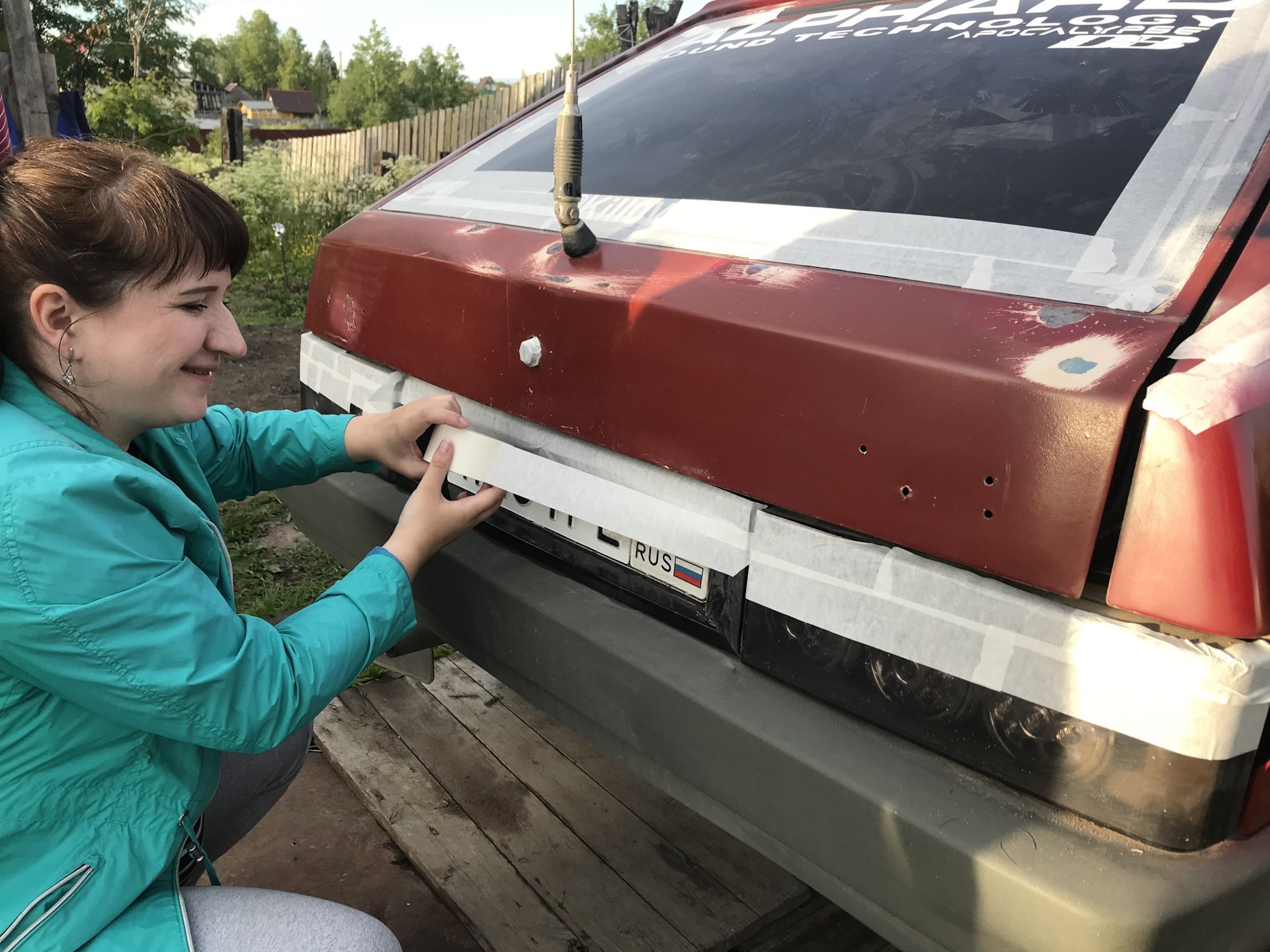Как подкрасить места на машине самому