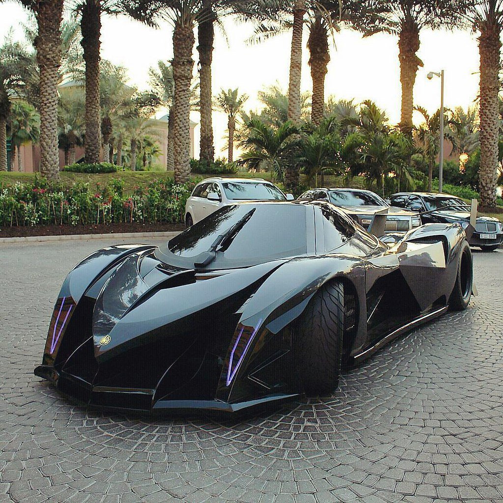 Арабский гиперкар Devel Sixteen