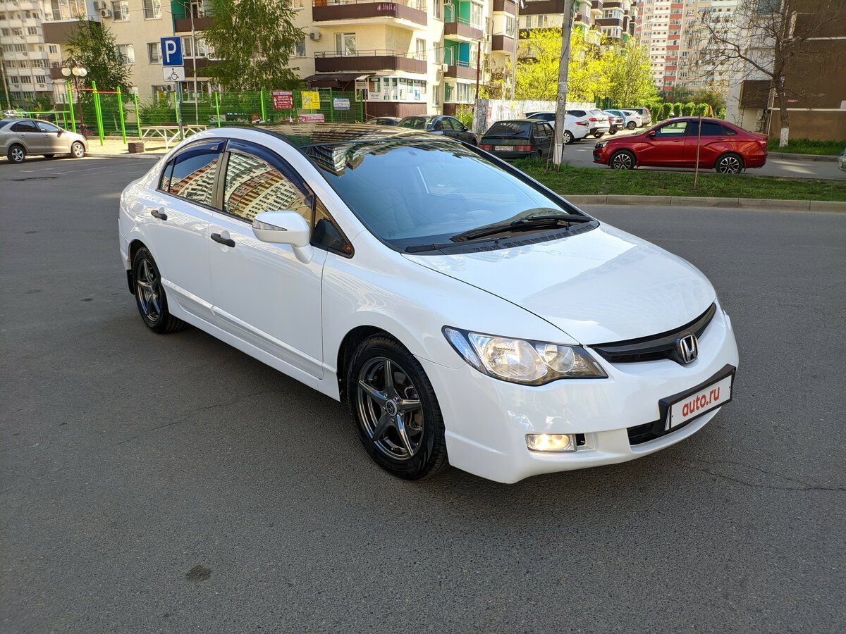 Хонда Цивик белая седан