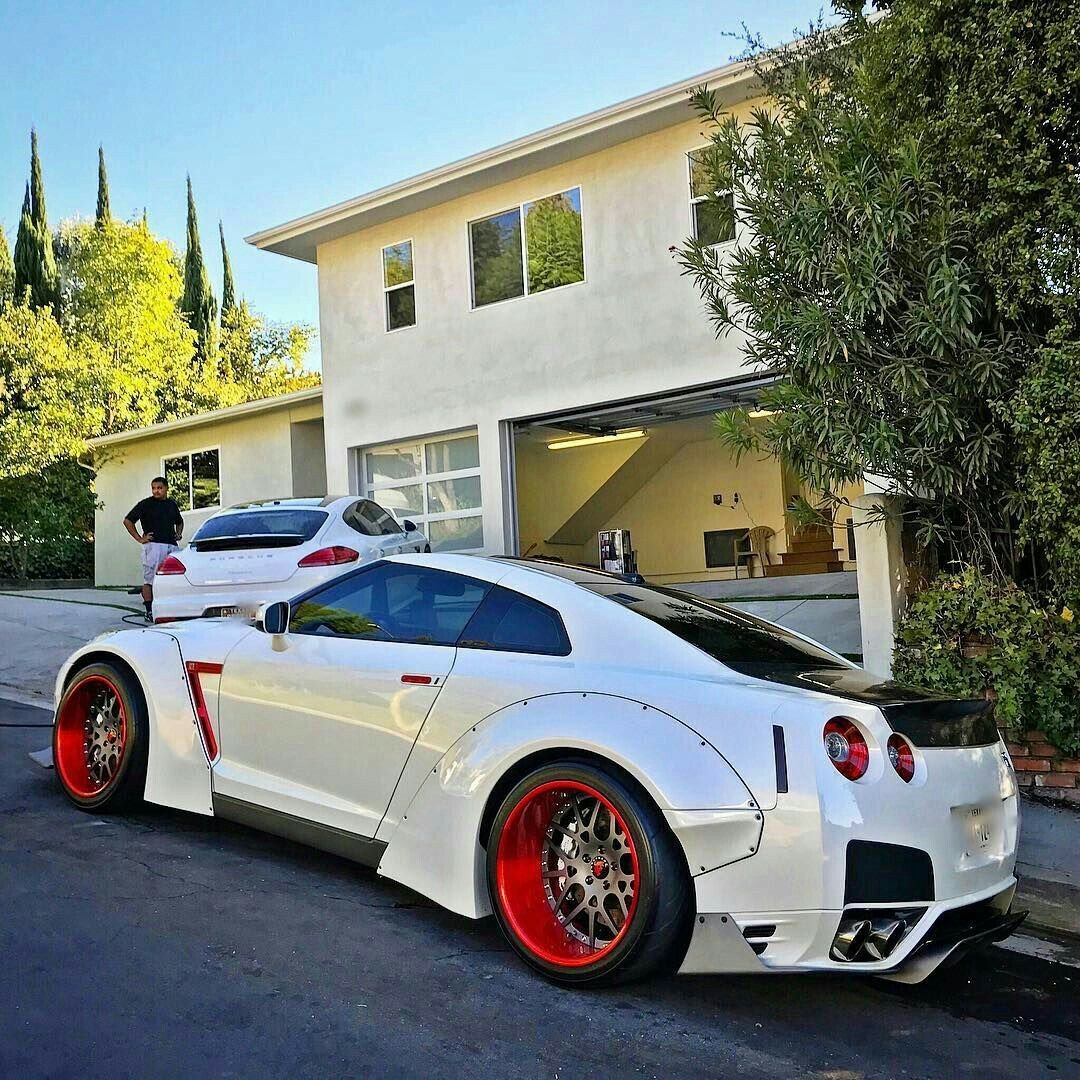 Ниссан GTR 350