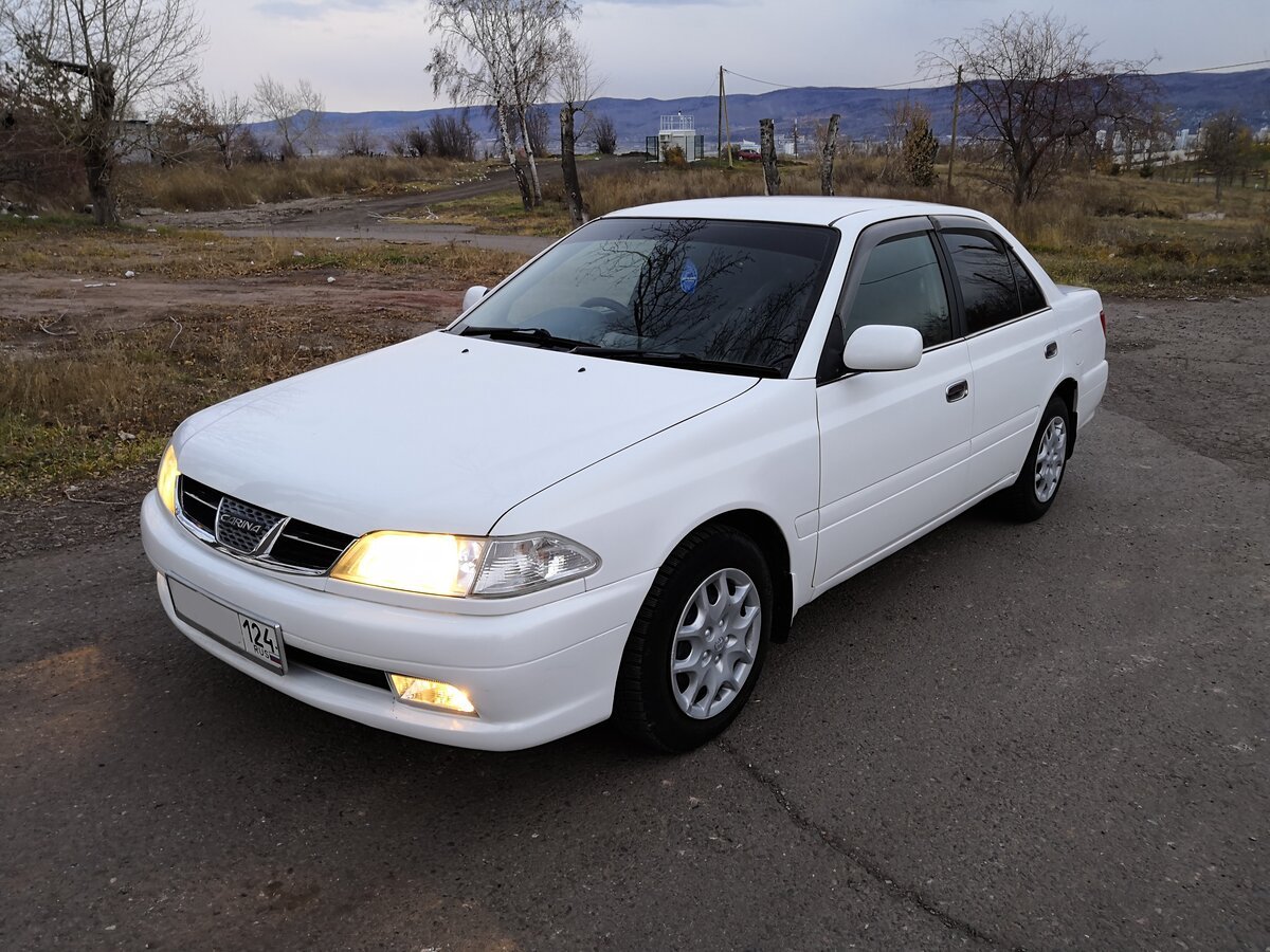 Toyota Carina 2001 год белая