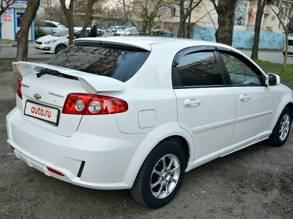 Chevrolet Lacetti хэтчбек белый