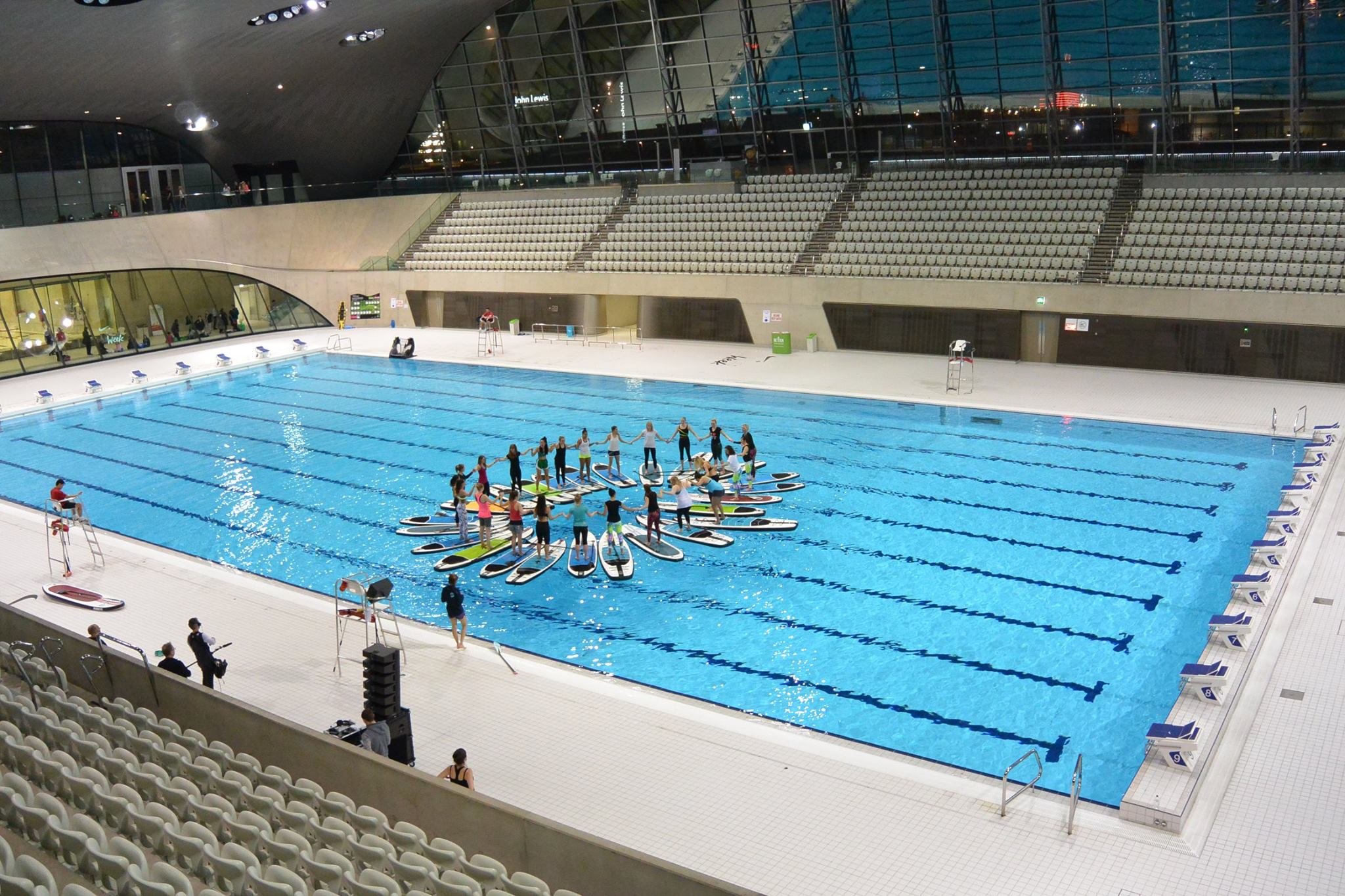 Бассейн олимпик. Олимпийский плавательный бассейн. Олимпийский плавательный бассейн в Токио. Плавание в бассейне. Плавательный бассейн для Олимпийских игр Лондон.