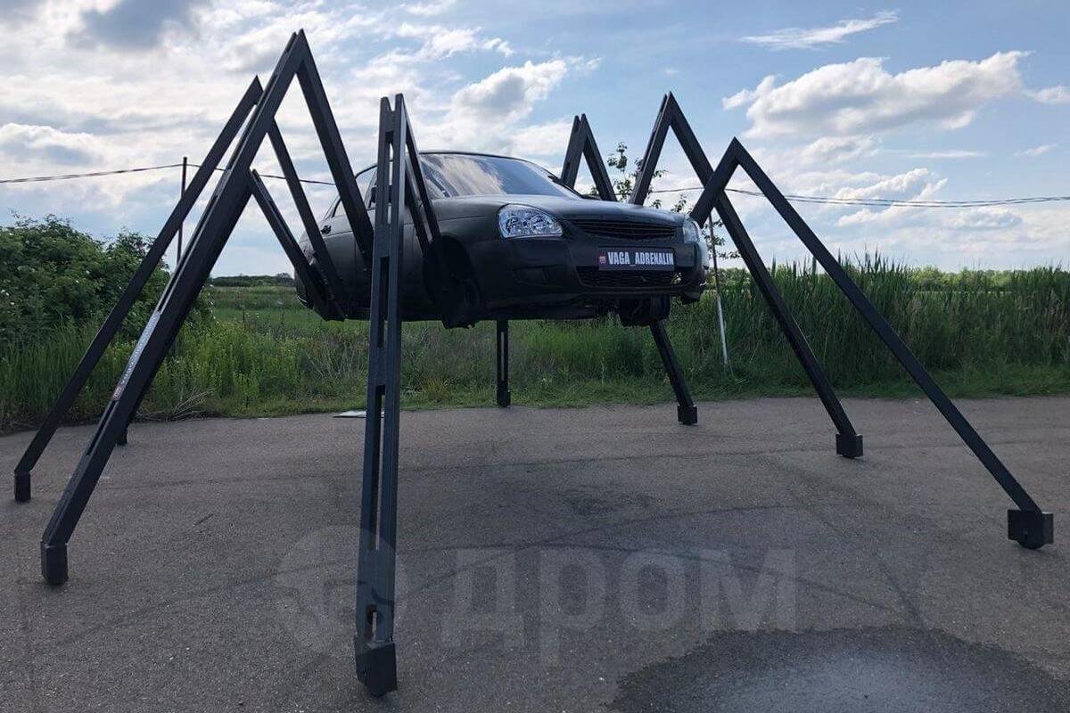 Машина в виде паука