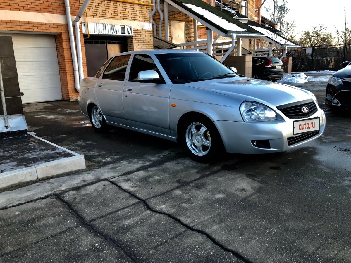Приора седан 2008 серебро