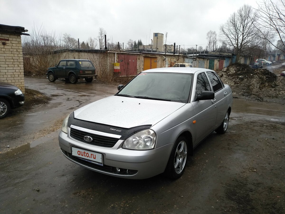 Серебристая Приора седан 2008