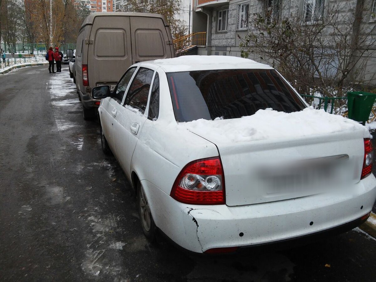 Разбитая белая Приора