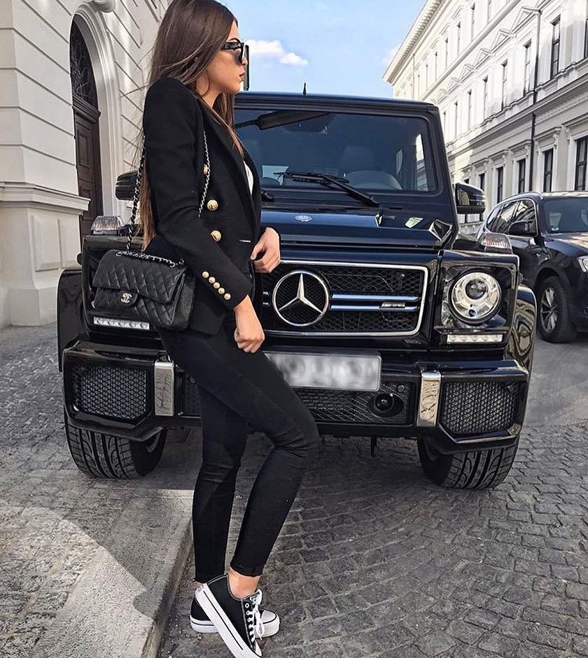 За рулем мерса