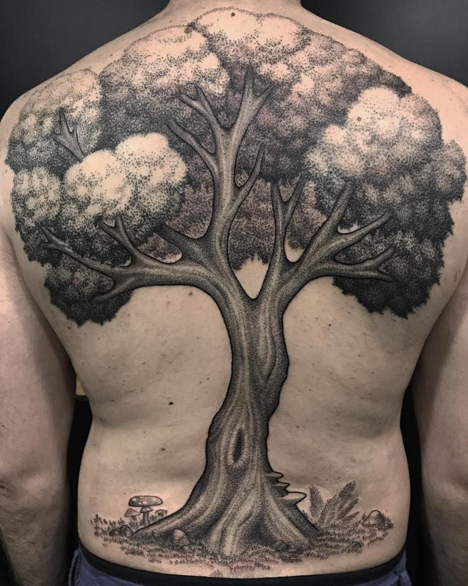 Тату дерево на спине
