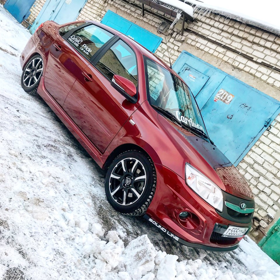 Лада Гранта красная 2020