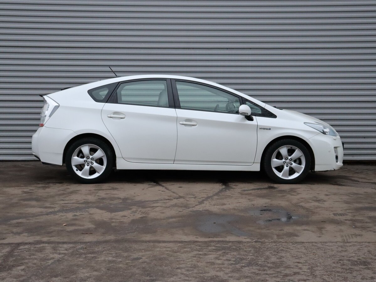 Toyota Prius 30 2015 белый