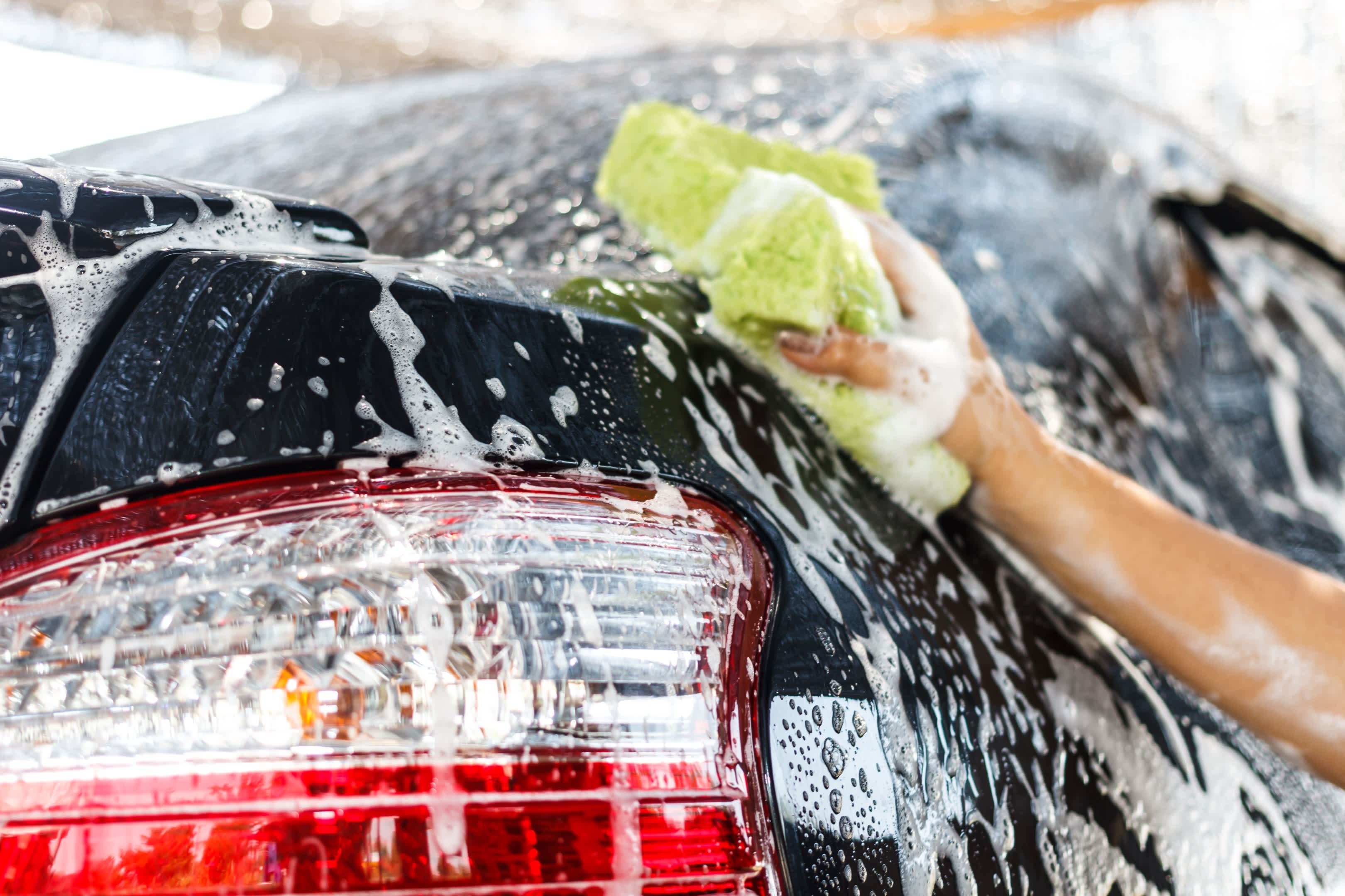 Когда можно мыть машину. Мойка автомобиля. Мытье машины. Ручная мойка авто. Комплексная мойка автомобиля.