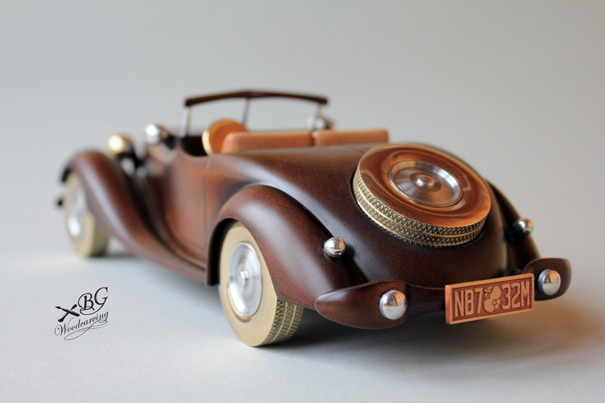 Старинные модели автомобилей из дерева