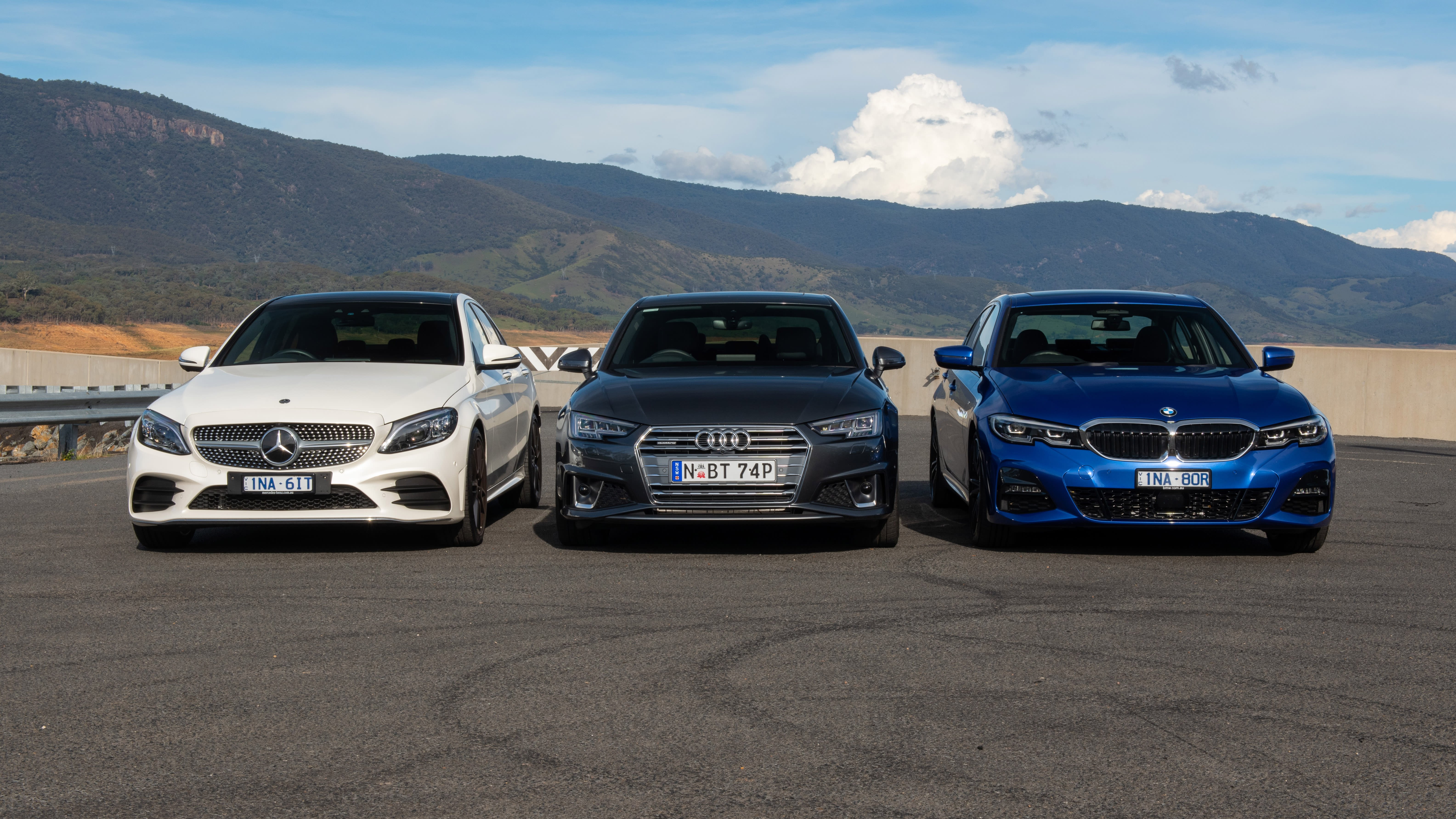 Немецкие автомобили купить. BMW Mercedes. Мерседес Бенц и БМВ. Мерседес Бенц vs BMW vs Audi. BMW Audi a6.