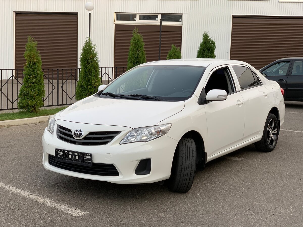 Toyota Corolla 2014 белая